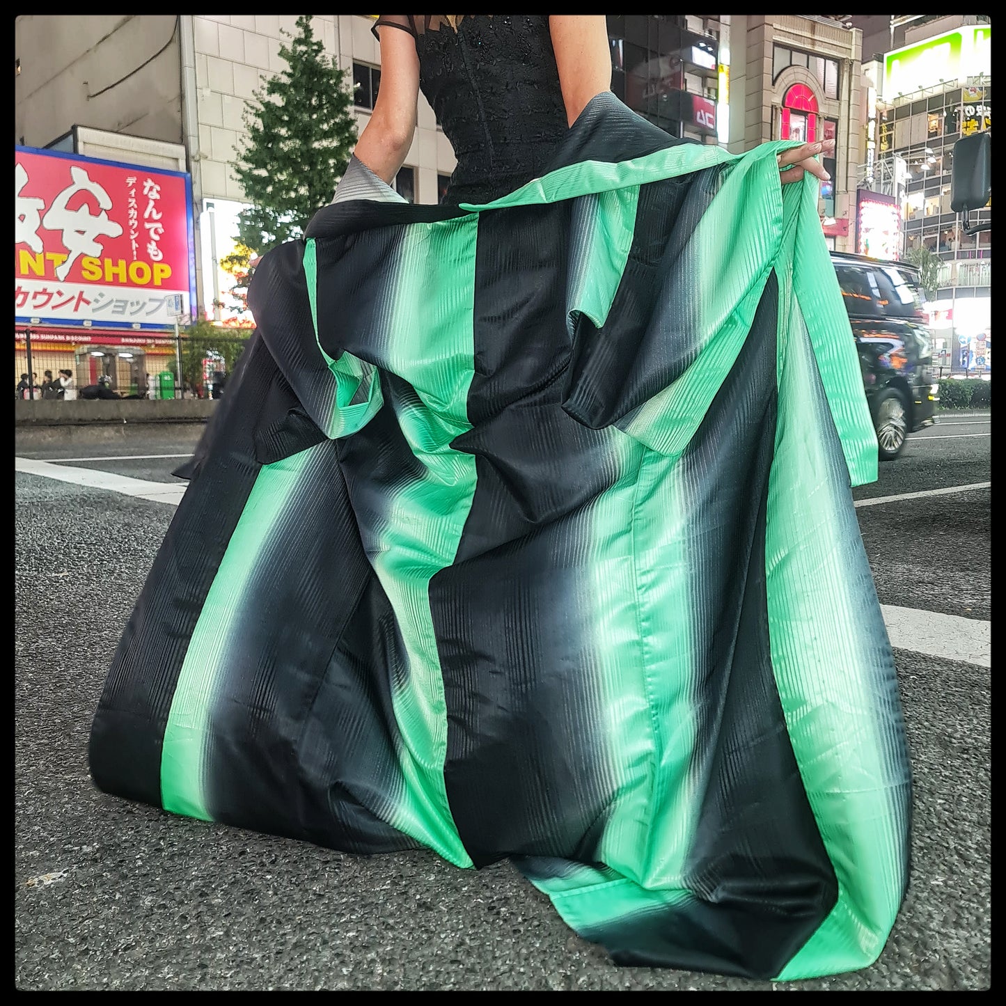 Black & neon green ODORI