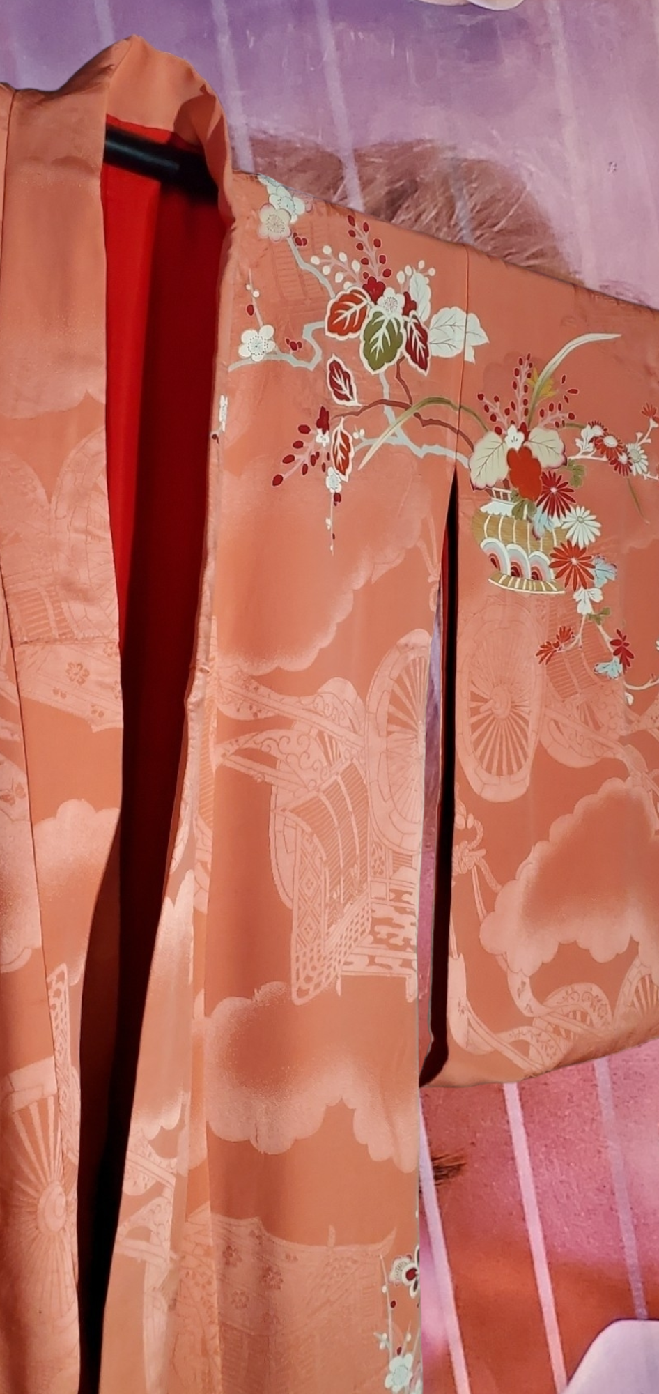 Red lining kimono