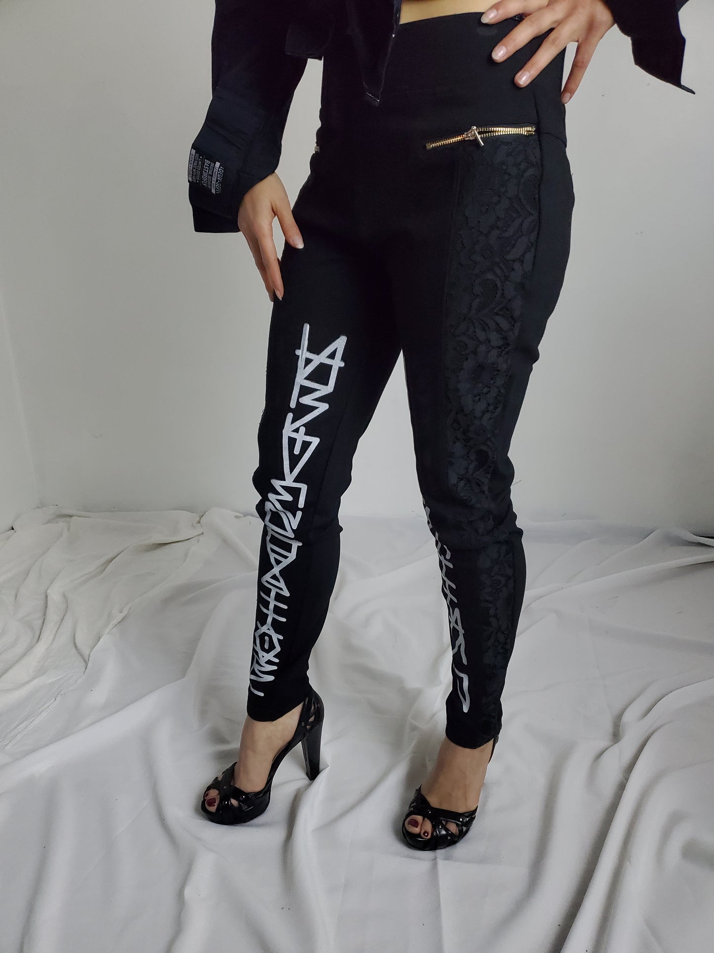 ‡ NEVER STOP DREAMING LEGGINGS ‡