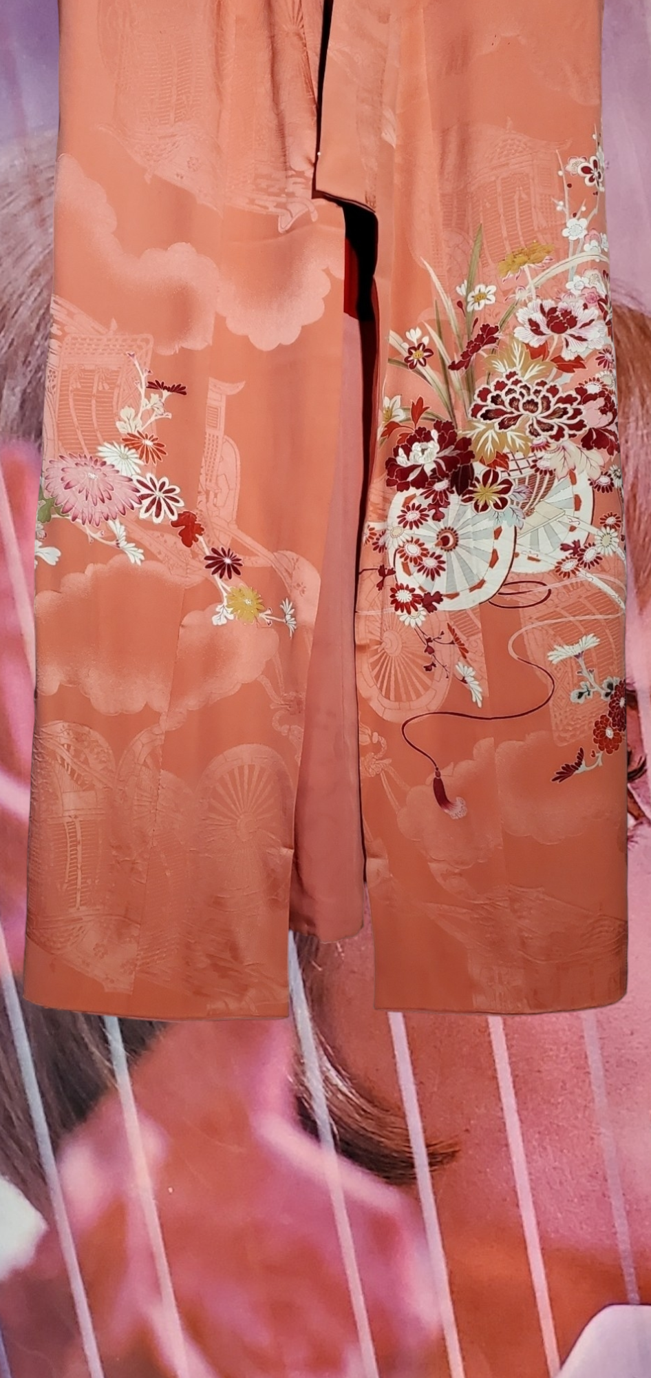 Red lining kimono